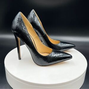 Black Shoe Republic LA Pumps